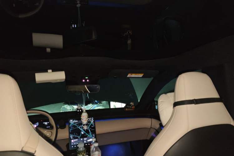 Used Nio ET5 2022 75 kWh Headliner