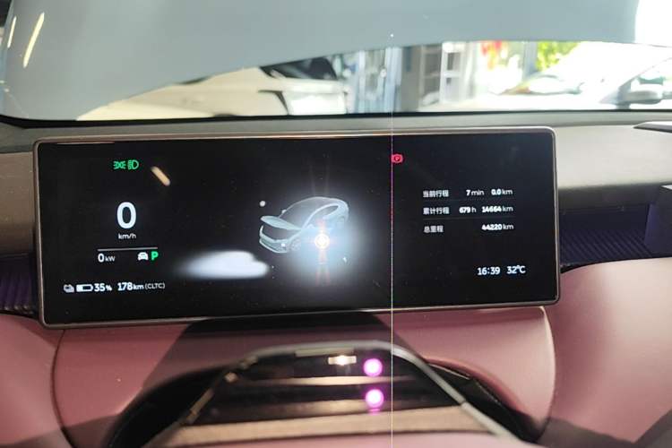Used Nio ET5 2022 75 kWh Instrument Cluster