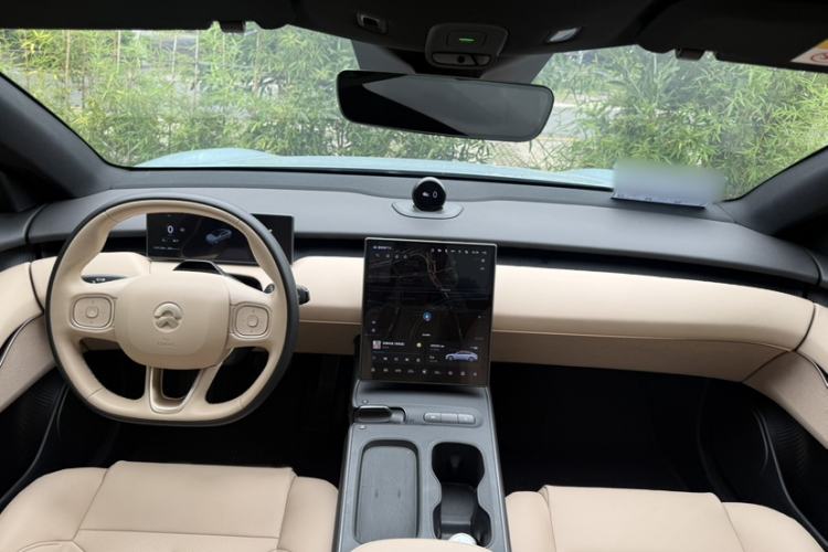 Used Nio ET5 2022 75 kWh Interior 11