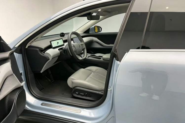 Used Nio ET5 2022 75 kWh Interior 2