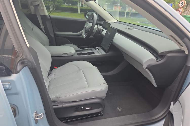 Used Nio ET5 2022 75 kWh Interior 3
