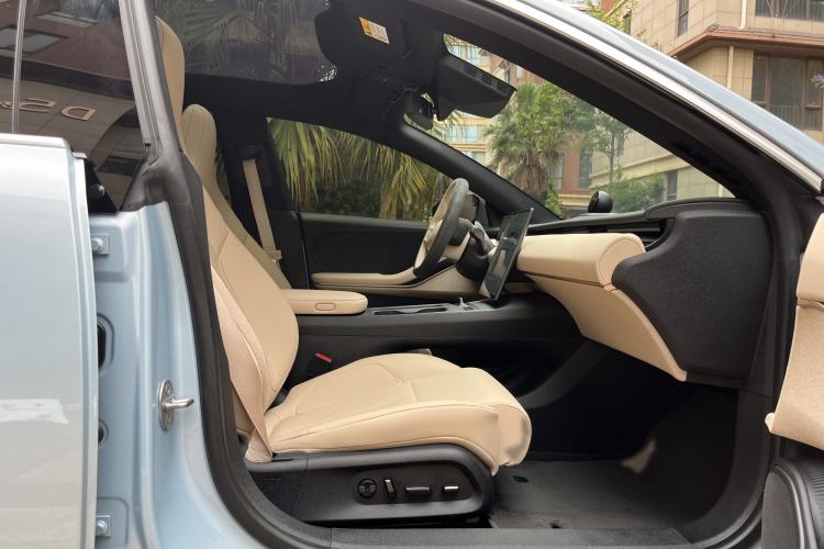 Used Nio ET5 2022 75 kWh Interior 4