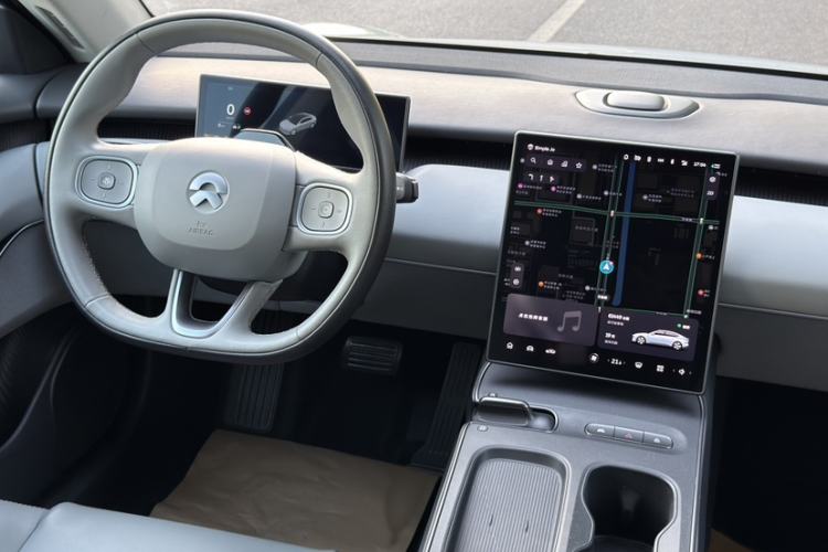 Used Nio ET5 2022 75 kWh Interior 4