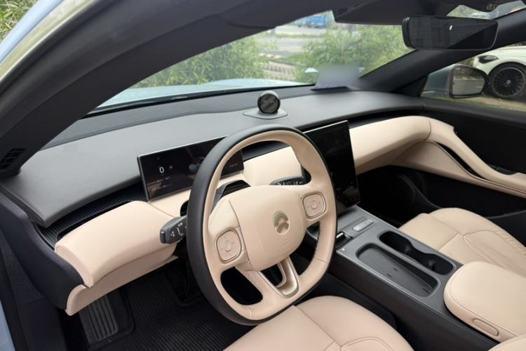 Used Nio ET5 2022 75 kWh Interior 6
