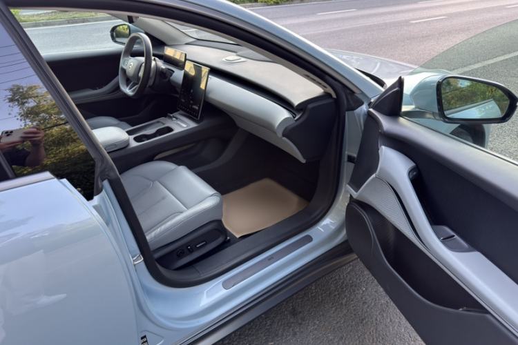 Used Nio ET5 2022 75 kWh Interior 6