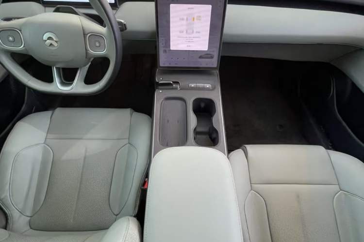 Used Nio ET5 2022 75 kWh Interior 7