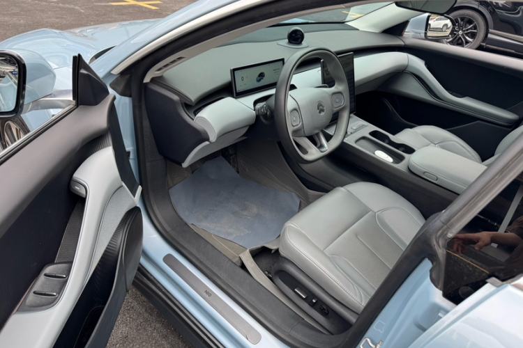 Used Nio ET5 2022 75 kWh Interior 7