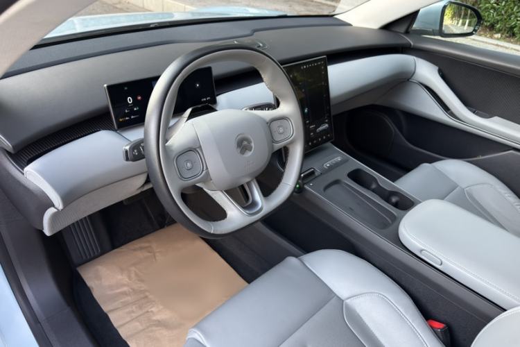Used Nio ET5 2022 75 kWh Interior 8