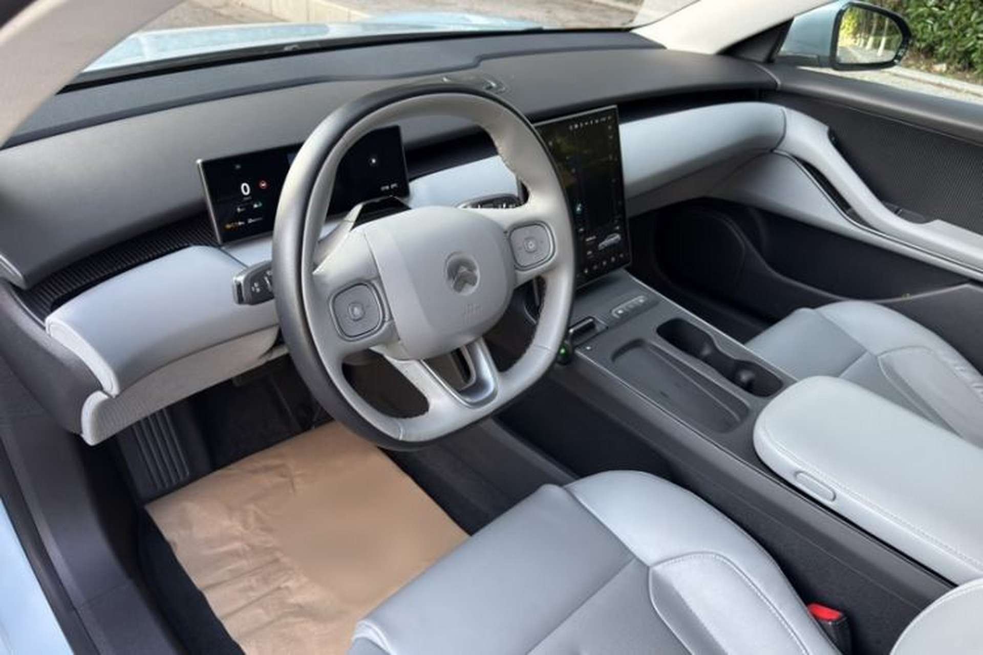 Used Nio ET5 2022 75 kWh Interior 8