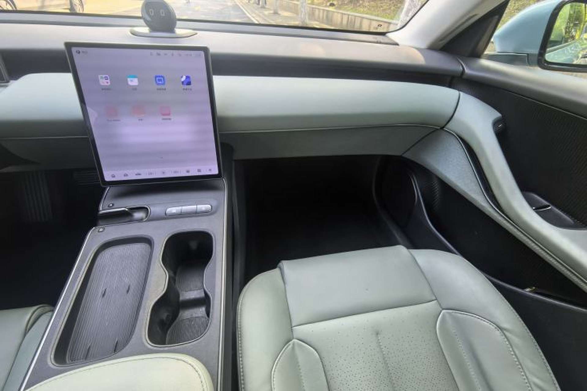 Used Nio ET5 2022 75 kWh Interior 8