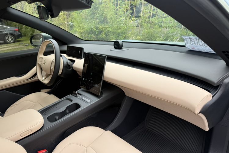 Used Nio ET5 2022 75 kWh Interior 9