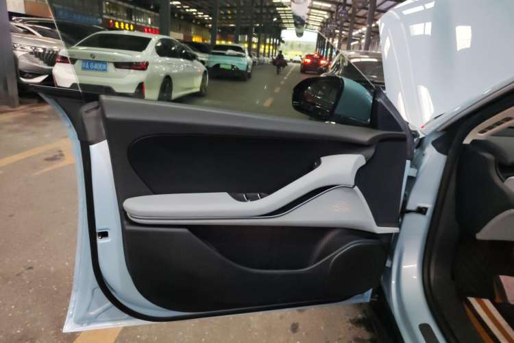 Used Nio ET5 2022 75 kWh Left Front Door Interior
