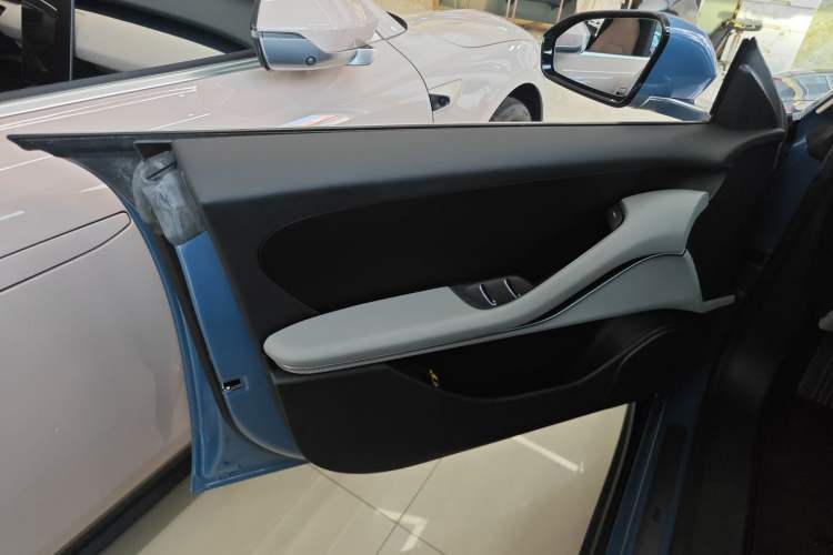 Used Nio ET5 2022 100 kWh Left Front Door Interior