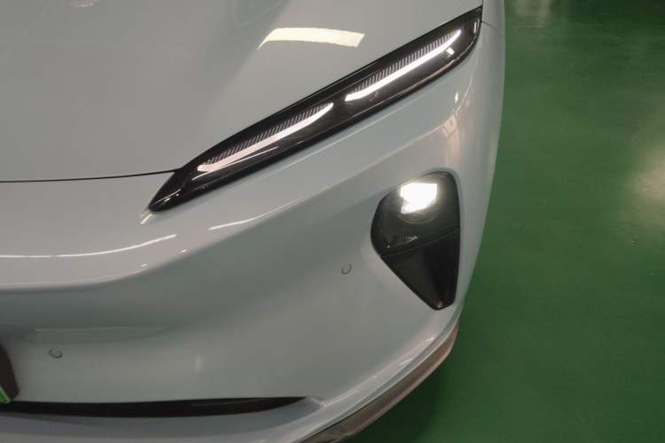Used Nio ET5 2022 75 kWh Left Front Headlight