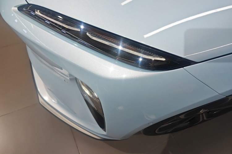 Used Nio ET5 2022 75 kWh Left Front Headlight