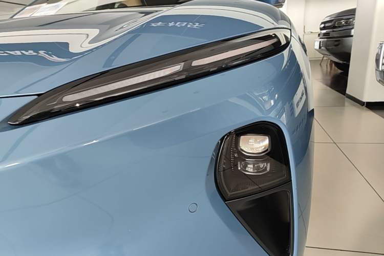 Used Nio ET5 2022 75 kWh Left Front Headlight
