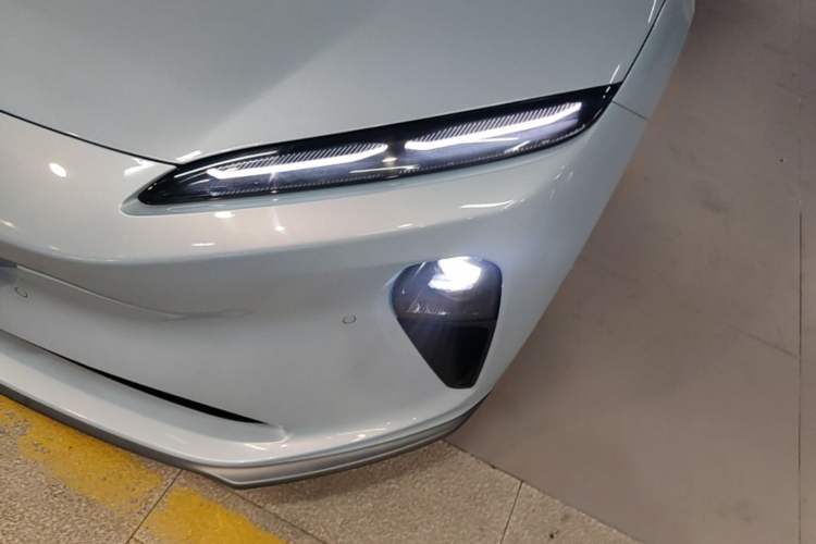 Used Nio ET5 2022 75 kWh Left Front Headlight