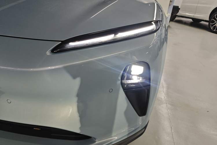 Used Nio ET5 2022 75 kWh Left Front Headlight
