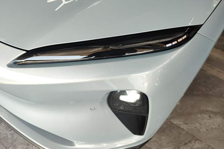 Used Nio ET5 2022 75 kWh Left Front Headlight