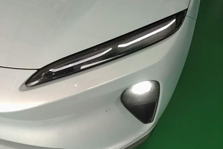 Used Nio ET5 2022 75 kWh Left Front Headlight