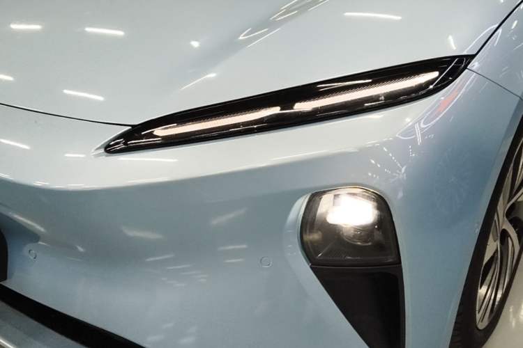 Used Nio ET5 2022 75 kWh Left Front Headlight