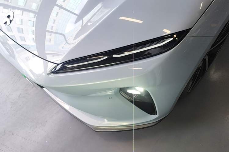 Used Nio ET5 2022 75 kWh Left Front Headlight
