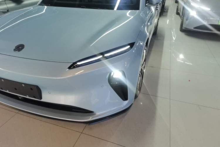 Used Nio ET5 2022 75 kWh Left Front Headlight