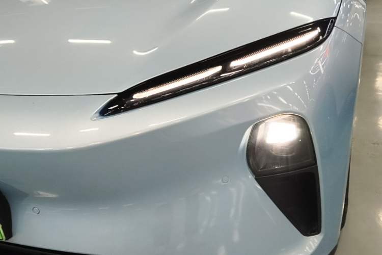 Used Nio ET5 2022 75 kWh Left Front Headlight