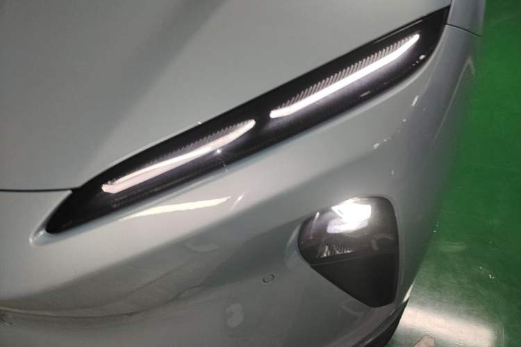 Used Nio ET5 2022 75 kWh Left Front Headlight