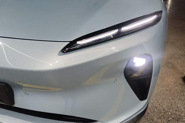 Used Nio ET5 2022 75 kWh Left Front Headlight