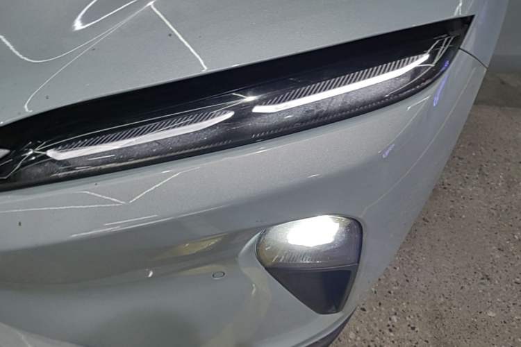 Used Nio ET5 2022 75 kWh Left Front Headlight