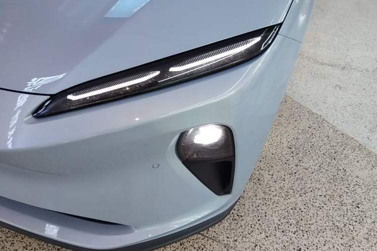 Used Nio ET5 2022 75 kWh Left Front Headlight