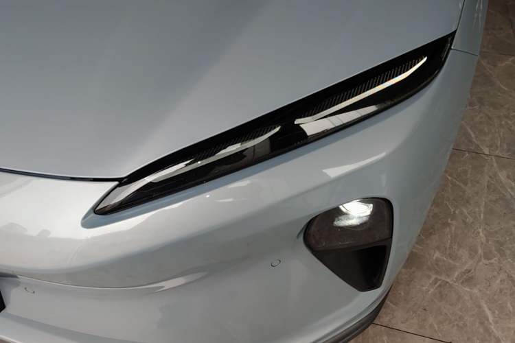 Used Nio ET5 2022 75 kWh Left Front Headlight