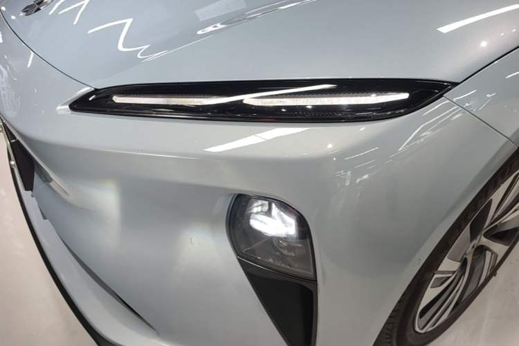 Used Nio ET5 2022 75 kWh Left Front Headlight