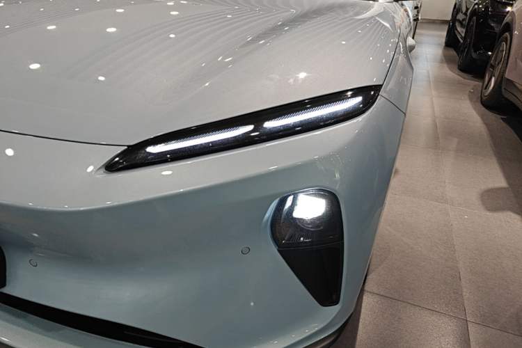 Used Nio ET5 2022 75 kWh Left Front Headlight