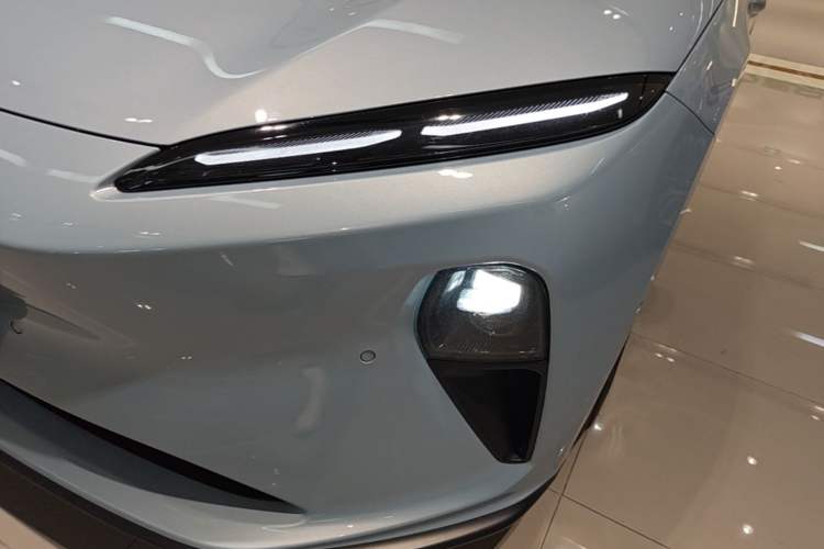 Used Nio ET5 2022 75 kWh Left Front Headlight