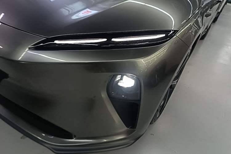 Used Nio ET5 2022 75 kWh Left Front Headlight
