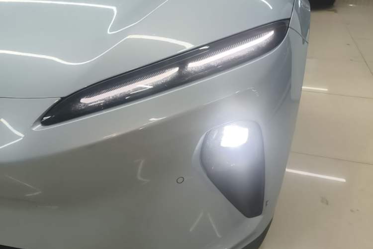 Used Nio ET5 2022 75 kWh Left Front Headlight