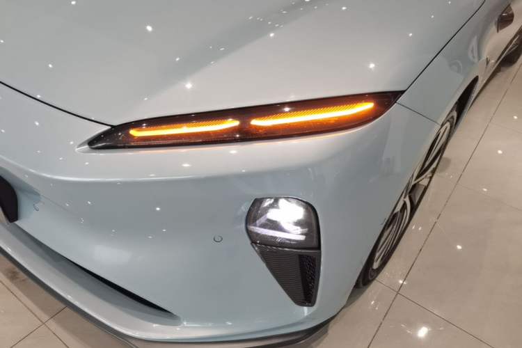 Used Nio ET5 2022 75 kWh Left Front Headlight
