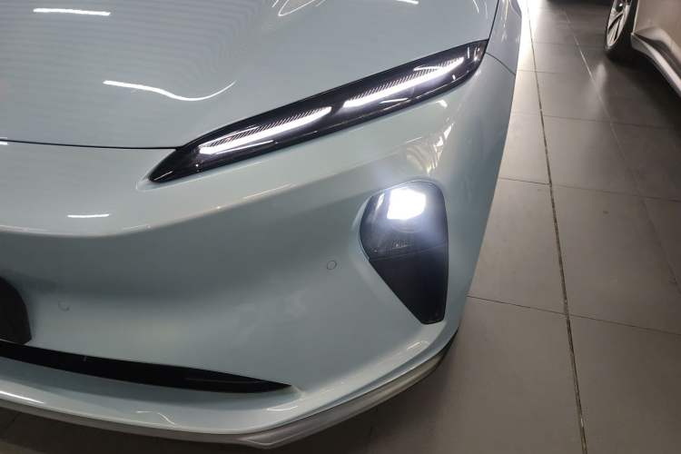 Used Nio ET5 2022 75 kWh Left Front Headlight
