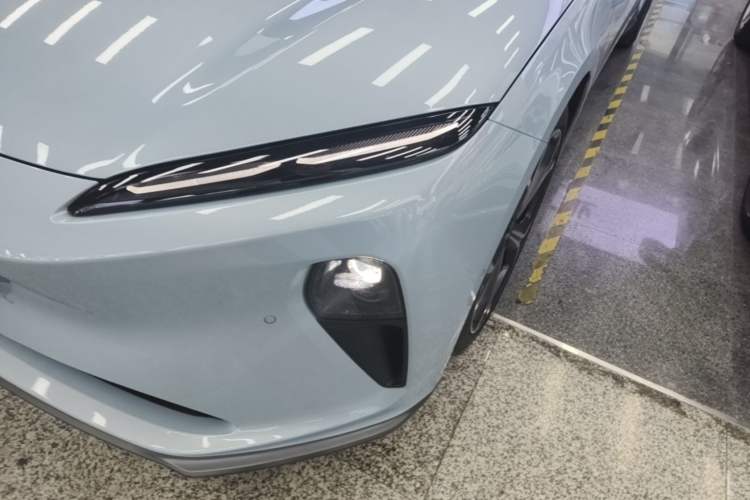 Used Nio ET5 2022 75 kWh Left Front Headlight