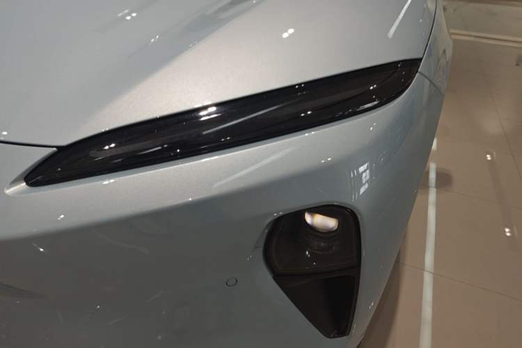 Used Nio ET5 2022 75 kWh Left Front Headlight
