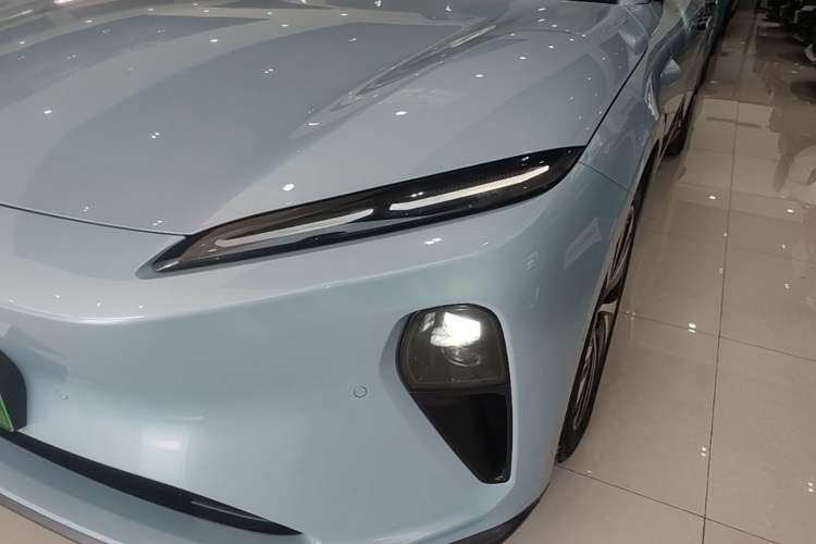 Used Nio ET5 2022 75 kWh Left Front Headlight