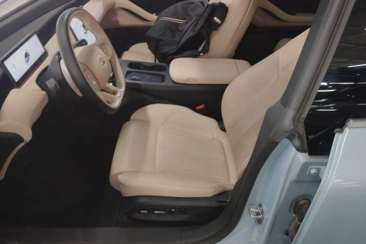 Used Nio ET5 2022 75 kWh Left Front Seat