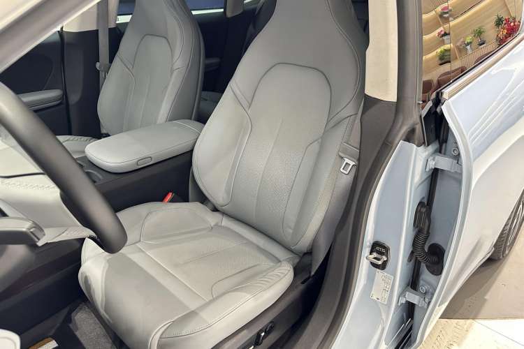 Used Nio ET5 2022 75 kWh Left Front Seat