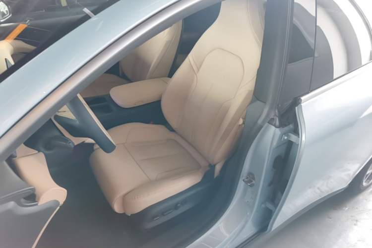Used Nio ET5 2022 75 kWh Left Front Seat