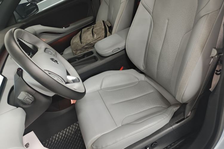 Used Nio ET5 2022 75 kWh Left Front Seat