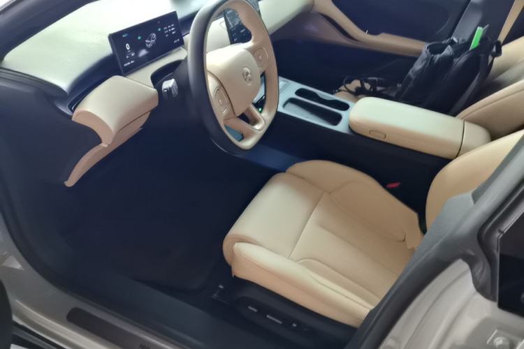 Used Nio ET5 2022 75 kWh Left Front Seat