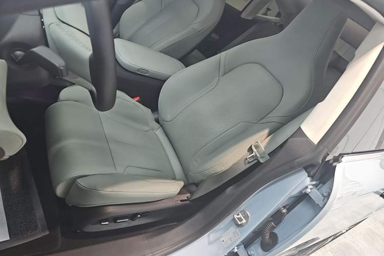 Used Nio ET5 2022 75 kWh Left Front Seat