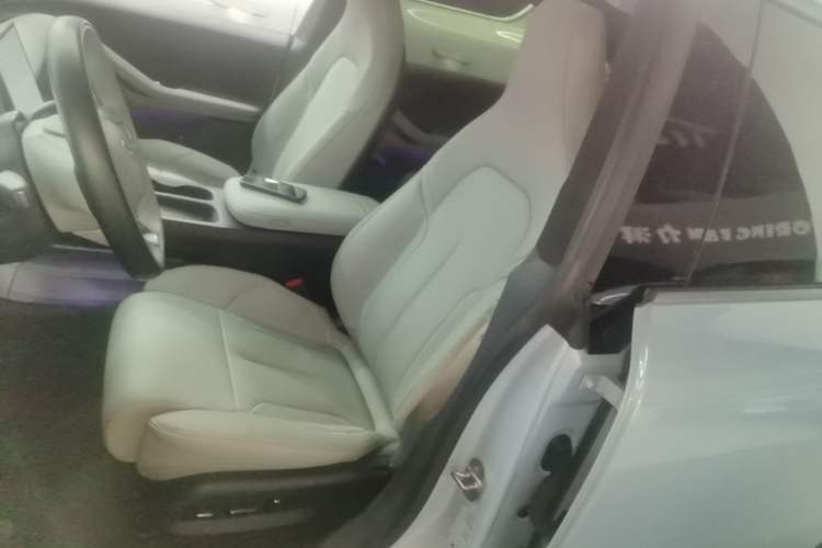 Used Nio ET5 2022 75 kWh Left Front Seat